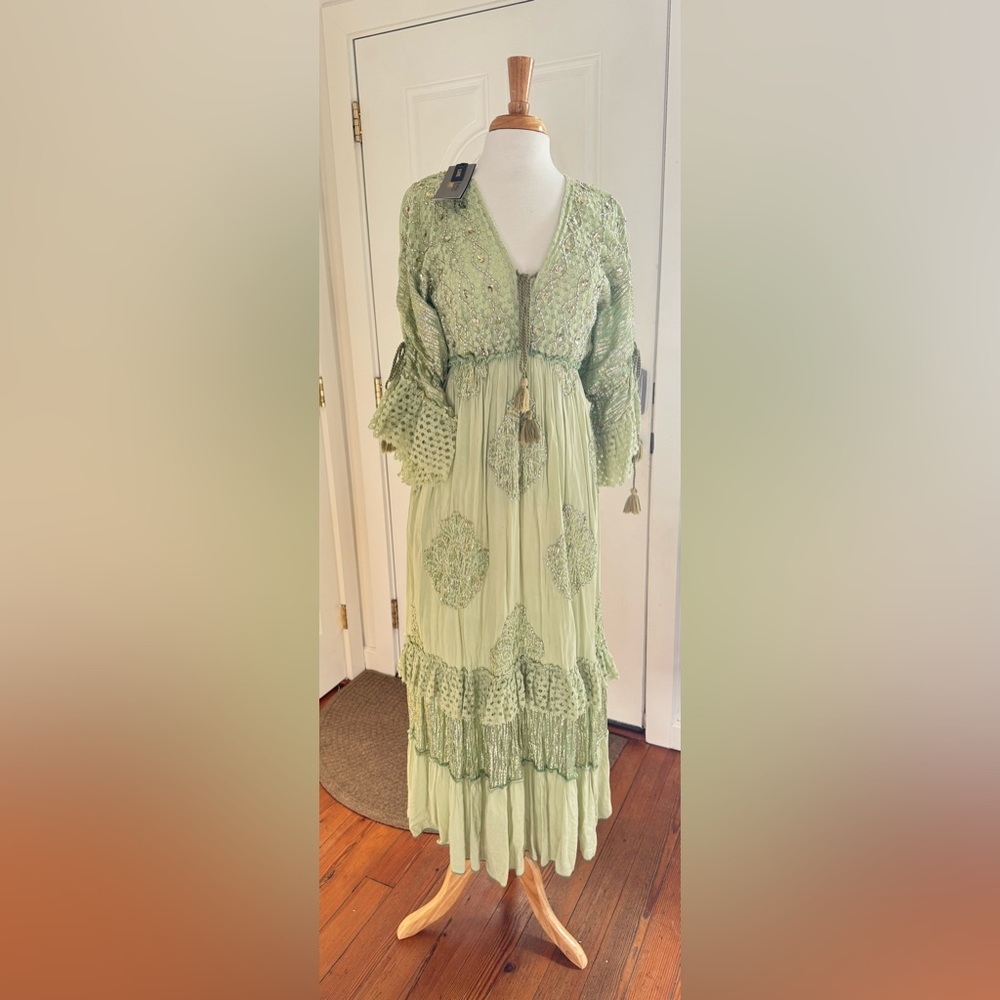 Essex Couture Elegant Green Maxi Dress 
Papa Pia